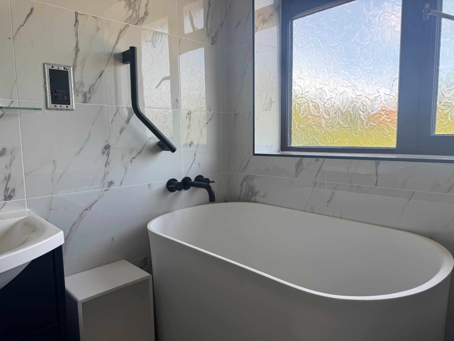 Bathroom Renovations work in Twyford by Larimar Bathrooms — photo 3