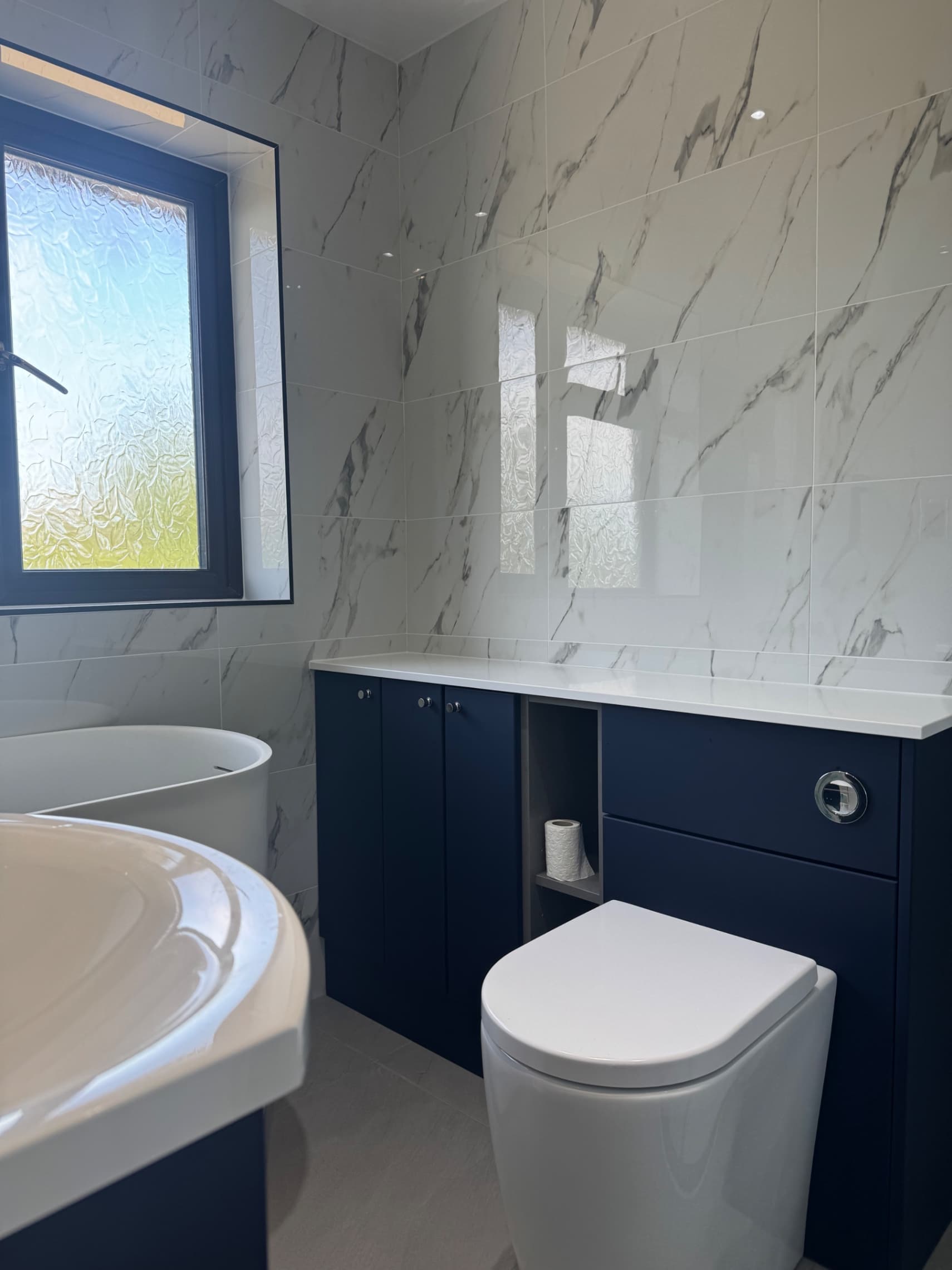 Bathroom Renovations work in Wokingham by Larimar Bathrooms — photo 5