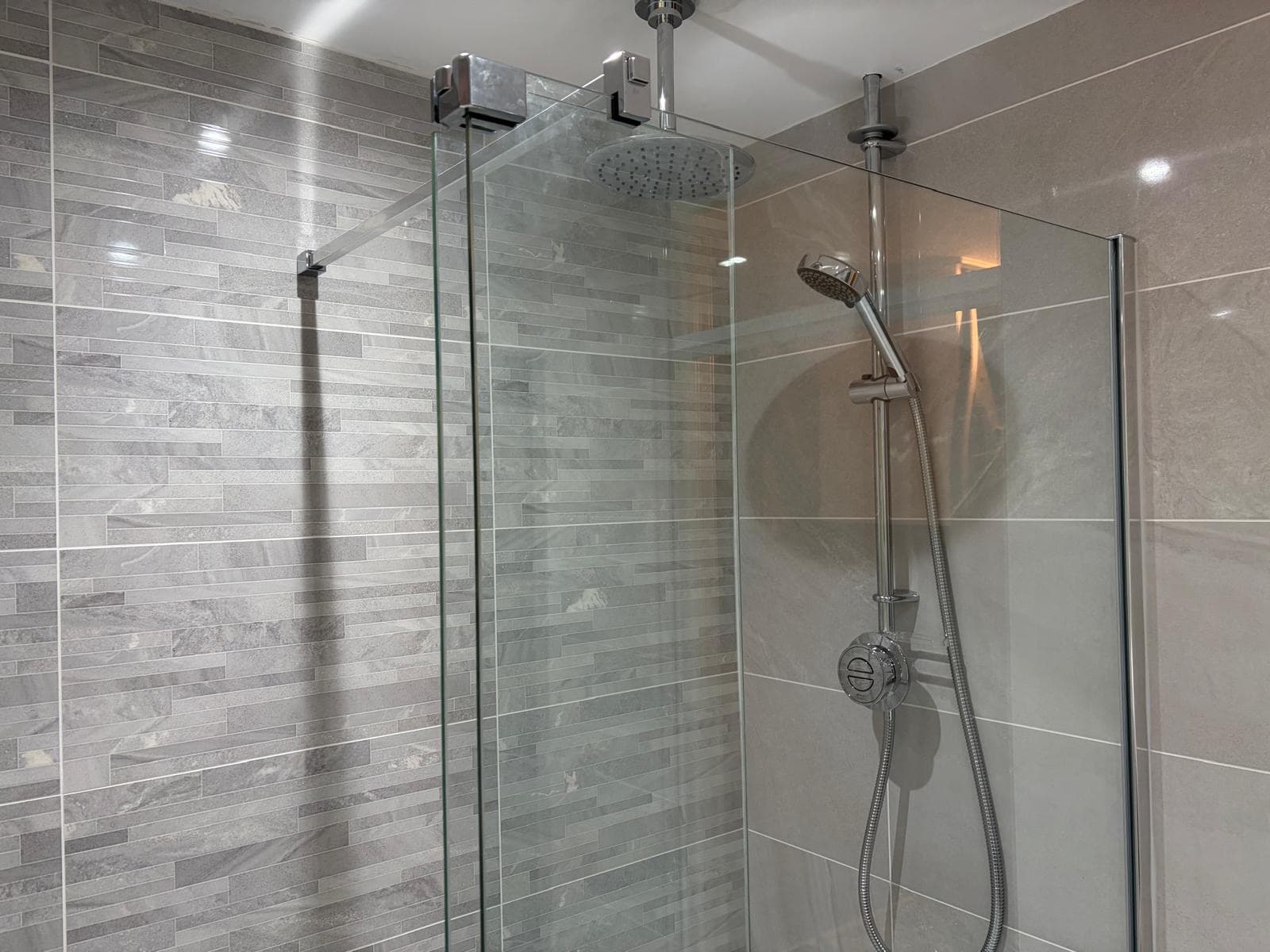 Bathroom Renovations work in Twyford by Larimar Bathrooms — photo 2