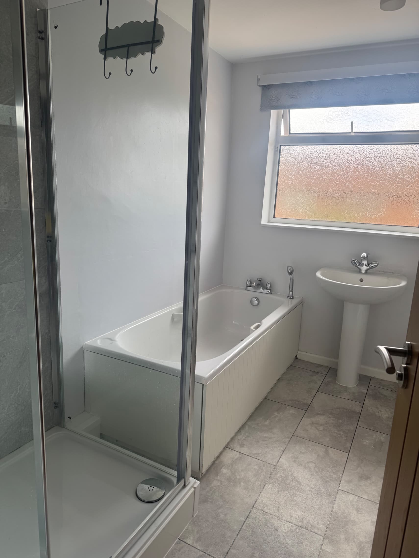Ready to strip out this existing upstairs bathroom in Wokingham. The aim is to create a bathroom that is both stunning and accessible for the customer.